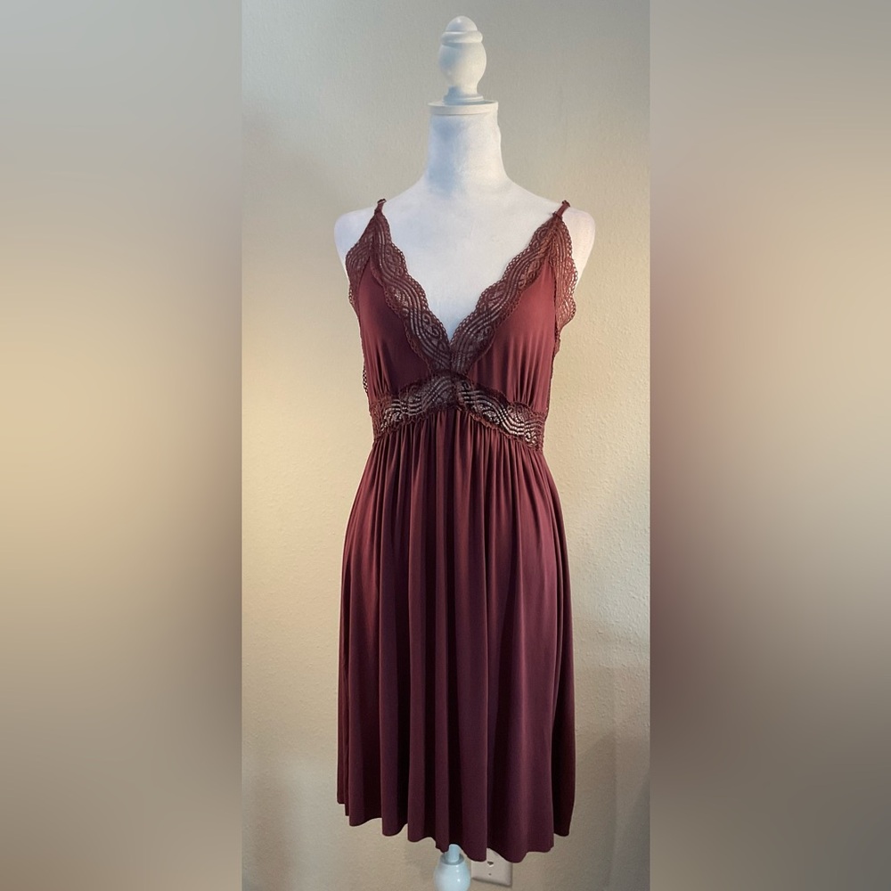 POL Burgundy Lace-Trim Chemise Slip - Picture 2 of 11